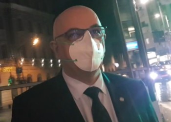 VIDEO Furia unui protestatar. Arafat, sub tirul întrebărilor: "Țineți minte când ați cerut clemență Parchetului? Cât ne-a costat pandemia?"