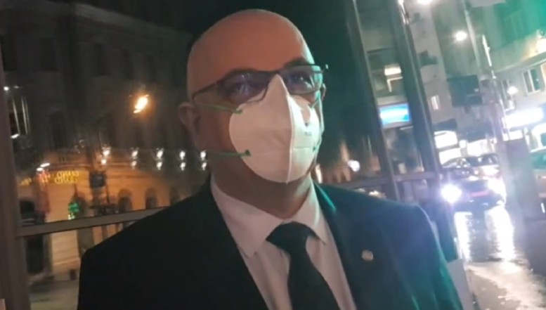 VIDEO Furia unui protestatar. Arafat, sub tirul întrebărilor: "Țineți minte când ați cerut clemență Parchetului? Cât ne-a costat pandemia?"