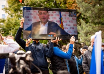 VIDEO Deputații români din Primul Parlament, APEL către puterea de la Chișinău: Interziceți diversiunea rusească pe care Ilan Șor, FSB și GRU o regizează în centrul Chișinăului! E un atentat la siguranța statului. Interziceți televiziunile rusești de propagandă