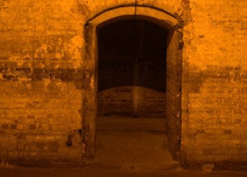 EXCLUSIV VIDEO și grupaj FOTO: ”Neagra”, cea mai odioasă carceră a Fortului 13 Jilava. ”M-au împins în celulă cu picioarele, ca pe un sac. Eram plin de sânge”. Incursiune în adâncurile beznei 