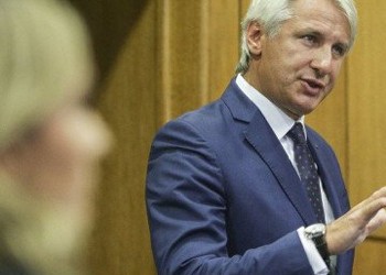Avertismentul unui senator: PSD-ALDE vor lua împrumuturi din ce în ce mai mari și vor crește taxele pentru românii cu venituri medii și mari!