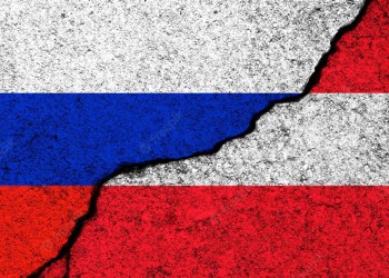 Companiile austriece gigant din domeniul prelucrării lemnului, KronoSpan și Egger, continuă să investească în Rusia și Belarus, chiar și după un an de invazie genocidară în Ucraina