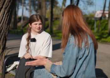 “Nu-mi venea să cred că aud din nou limba ucraineană, am început să plâng!”. O adolescentă care a reușit să fugă din orașul ucrainean ocupat Donețk relatează despre ororile rusificării și fărădelegile comise în estul Ucrainei de trupele și așa-zisele autorități rusești de ocupație