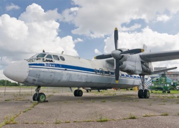 Misterele ”Revoluției”: Avionul Tarom doborât de o rachetă după ce fusese trimis la Belgrad de Ion Iliescu