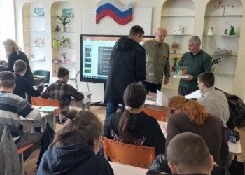 Abominabil: elevii ucraineni din partea ocupată a Hersonului, obligați de așa-zisele autorități rusești să scrie scrisori de felicitare și sprijin pentru militarii ruși de pe front