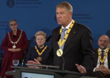 Scriitorul și teologul Cristian Bădiliță îl demolează pe Iohannis: Un mediocru provincial care a tomberonizat PNL, a îngropat procesele Revoluției/Mineriadei și a ridicat statuia antiromânului Brukenthal în buricul Sibiului